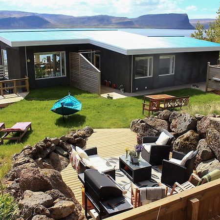 Guesthouse Stekkabol Patreksfjordur エクステリア 写真