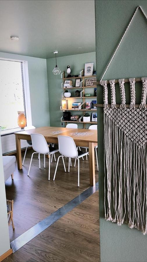 Guesthouse Stekkabol Patreksfjordur エクステリア 写真