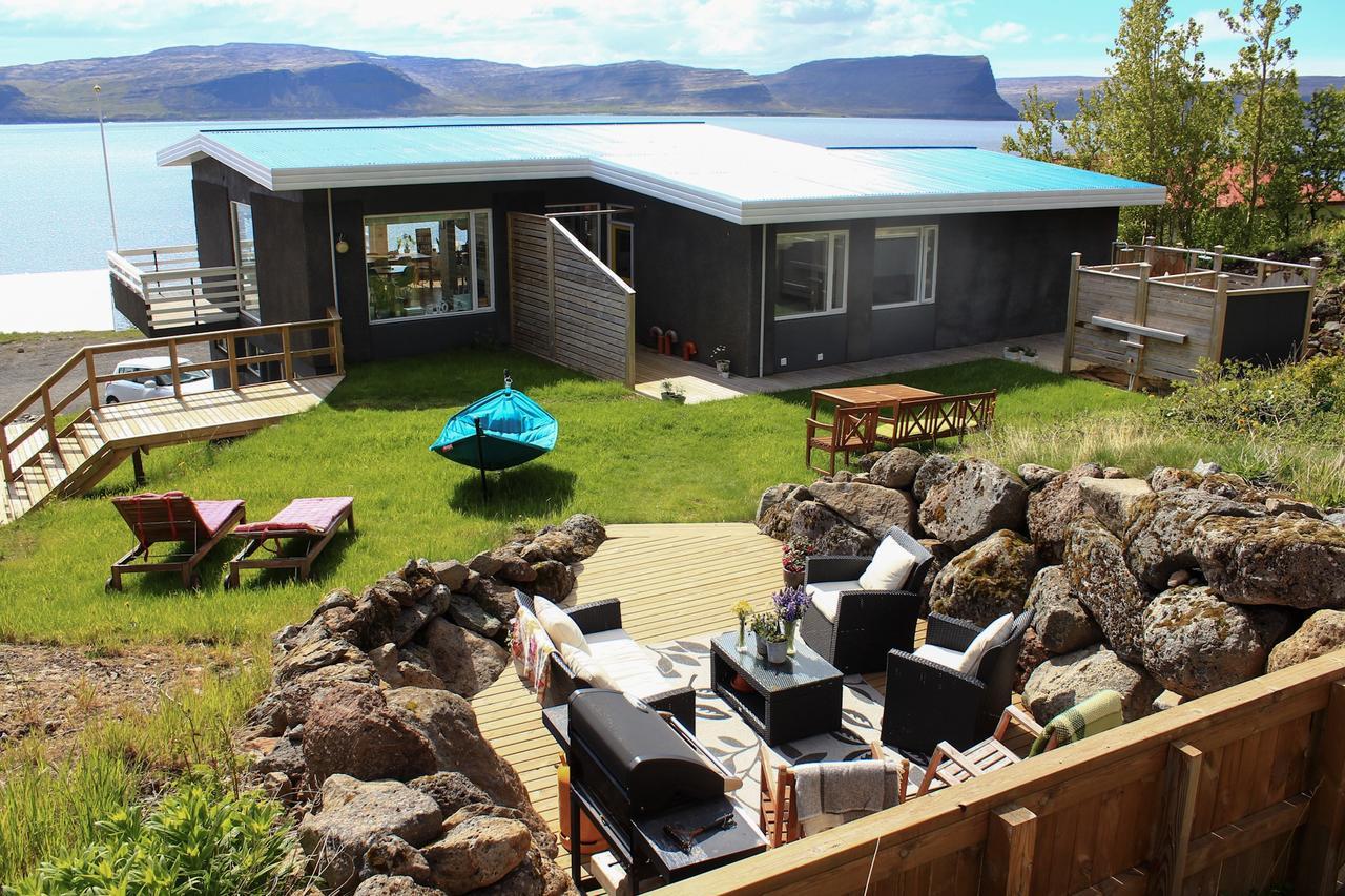 Guesthouse Stekkabol Patreksfjordur エクステリア 写真